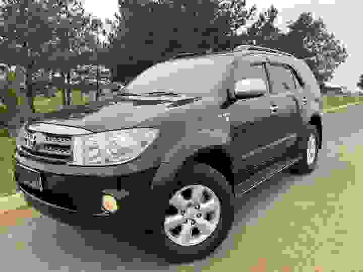 TOYOTA - HILUX SW4 - 2010/2010 - Preta - R$ 99.900,00