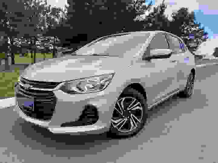 CHEVROLET - ONIX - 2020/2021 - Prata - R$ 69.900,00