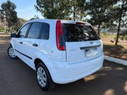 FORD - FIESTA - 2014/2015 - Branca - R$ 46.900,00