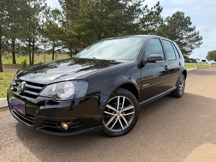 VOLKSWAGEN - GOLF - 2010/2011 - Preta - R$ 49.900,00