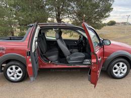 FIAT - STRADA - 2015/2016 - Vermelha - R$ 64.900,00