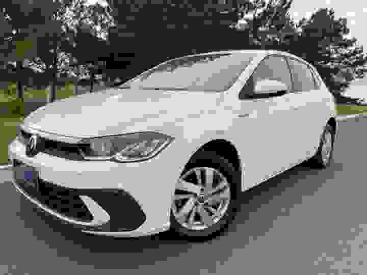 VOLKSWAGEN - POLO - 2022/2023 - Branca - Sob Consulta