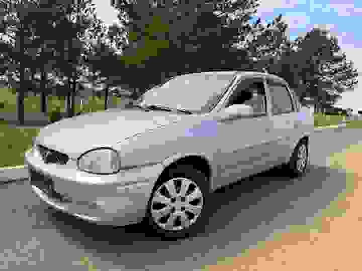CHEVROLET - CORSA - 2003/2004 - Prata - R$ 18.900,00
