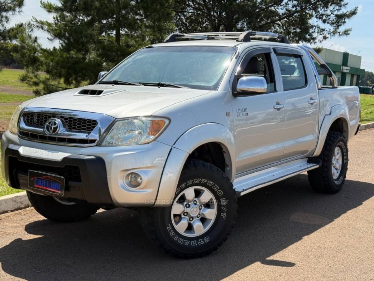 TOYOTA - HILUX - 2006/2007 - Preta - R$ 99.900,00