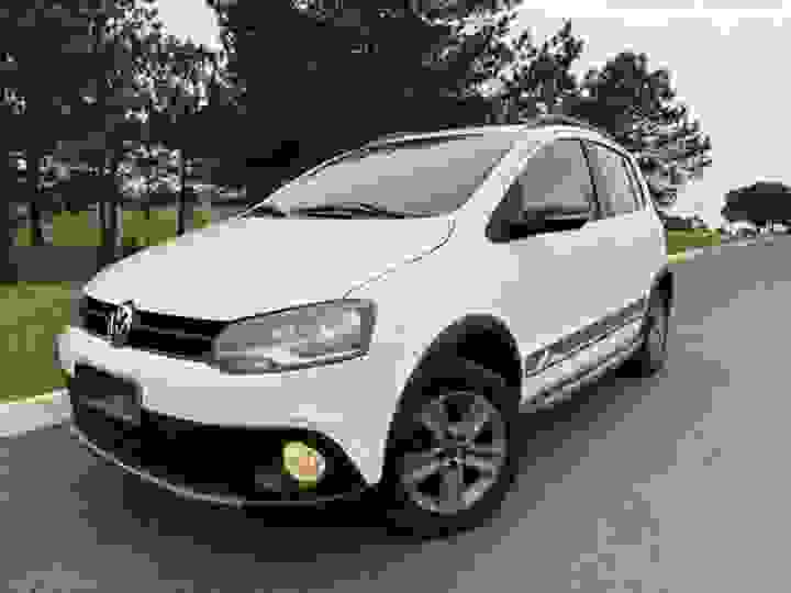 VOLKSWAGEN - CROSSFOX - 2011/2012 - Branca - R$ 44.900,00