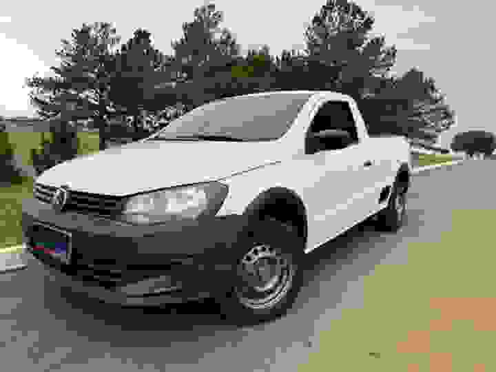 VOLKSWAGEN - SAVEIRO - 2013/2014 - Branca - R$ 43.900,00