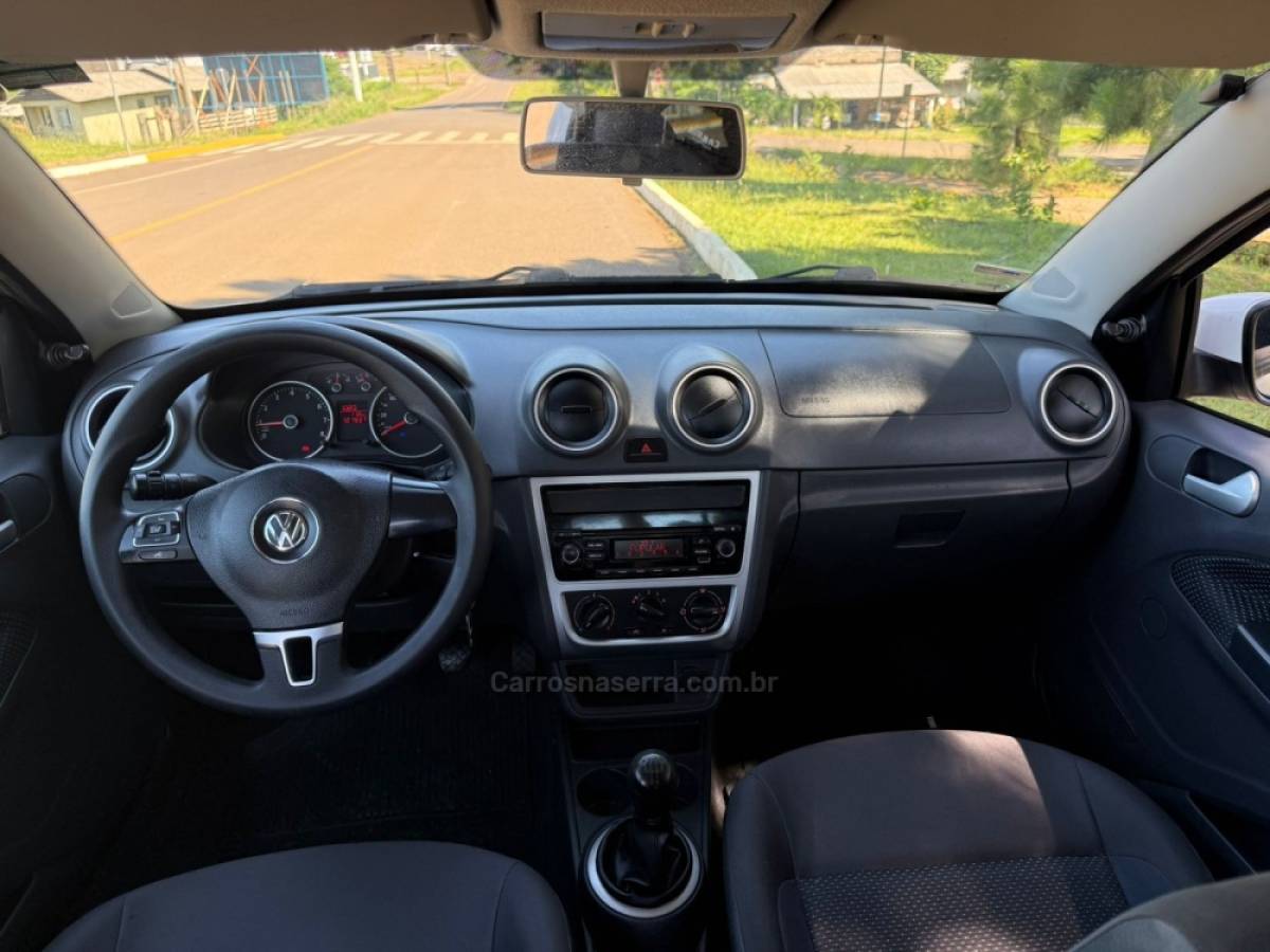 VOLKSWAGEN - VOYAGE - 2015/2016 - Branca - R$ 46.900,00