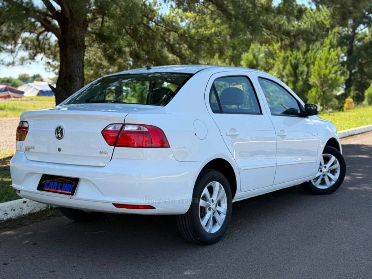 VOLKSWAGEN - VOYAGE - 2015/2016 - Branca - R$ 46.900,00
