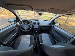 FORD - FIESTA - 2014/2015 - Branca - R$ 46.900,00
