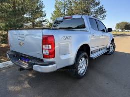CHEVROLET - S10 - 2012/2013 - Prata - R$ 110.000,00