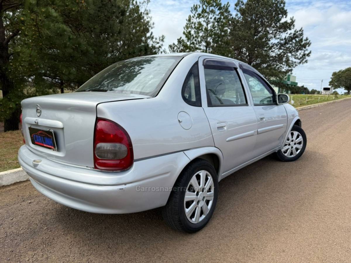 CHEVROLET - CORSA - 2004/2004 - Prata - R$ 19.900,00