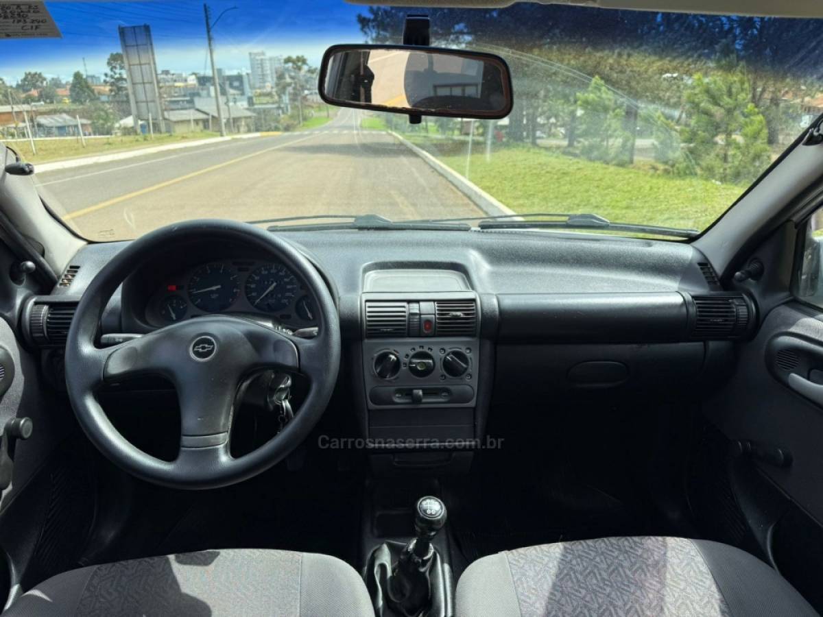 CHEVROLET - CORSA - 2004/2004 - Prata - R$ 19.900,00