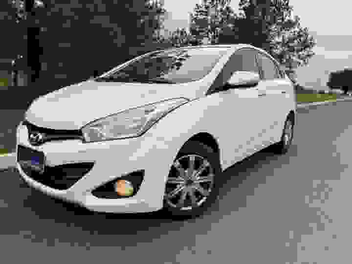 HYUNDAI - HB20S - 2014/2015 - Branca - R$ 56.900,00