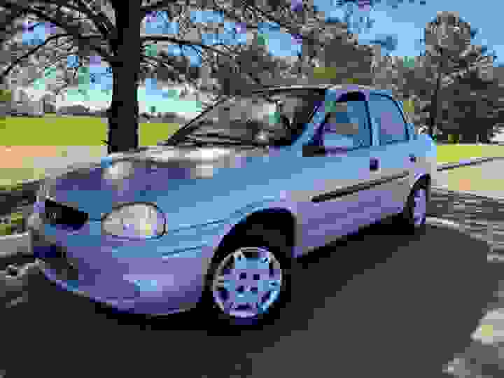 CHEVROLET - CORSA - 2004/2004 - Prata - R$ 19.900,00