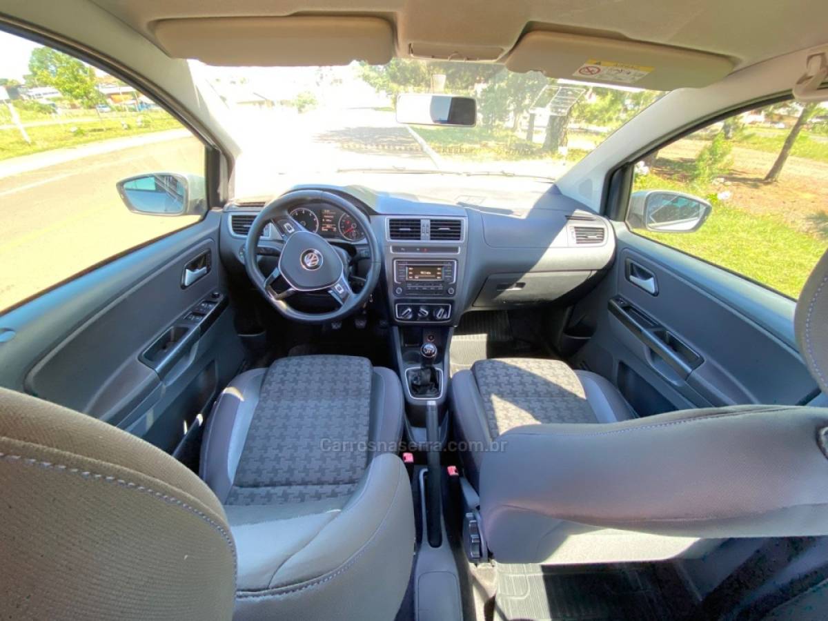 VOLKSWAGEN - FOX - 2016/2016 - Prata - R$ 49.900,00