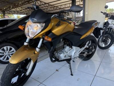HONDA - CB 300R - 2009/2010 - Amarela - R$ 11.900,00