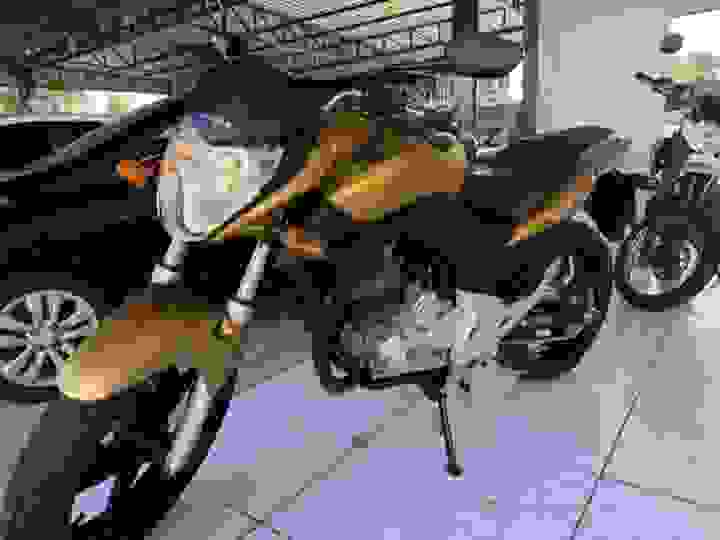 HONDA - CB 300R - 2009/2010 - Amarela - Sob Consulta
