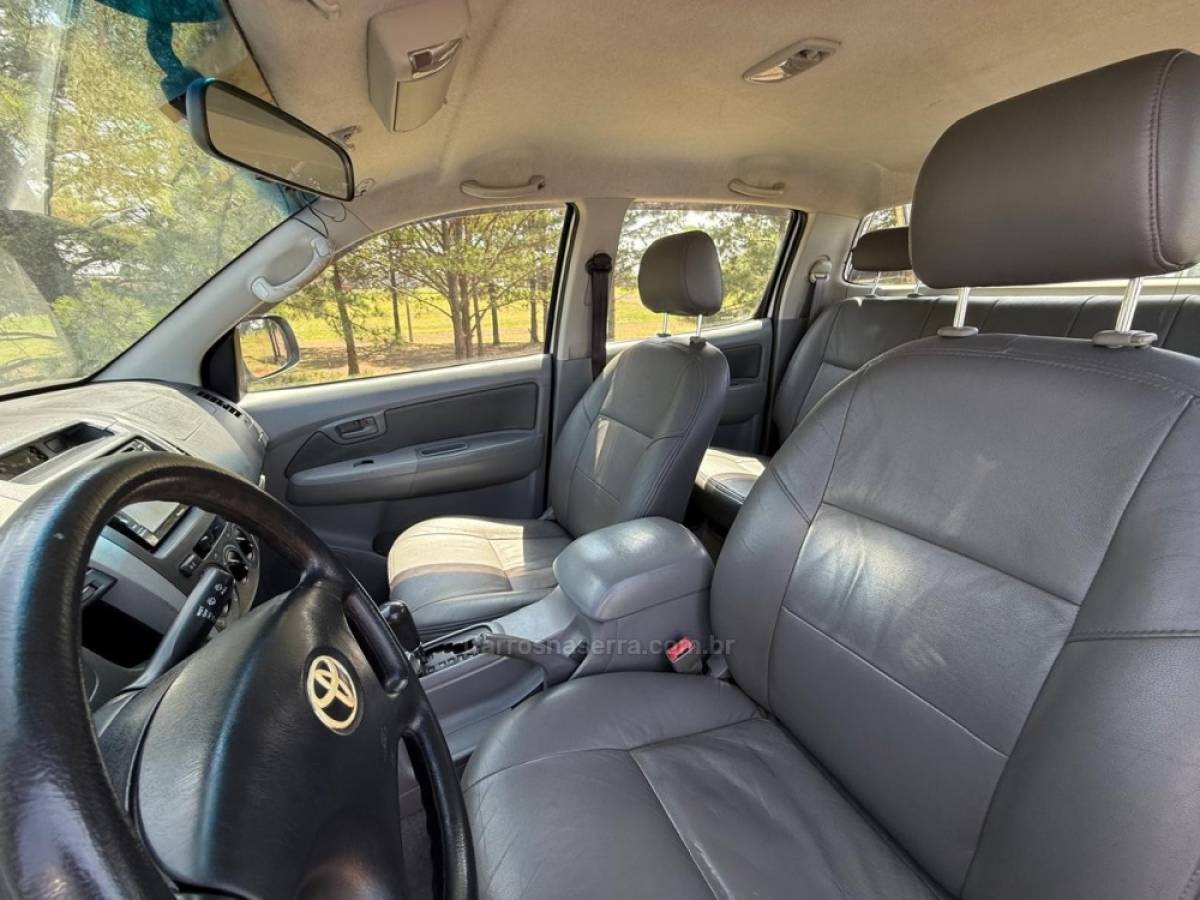 TOYOTA - HILUX - 2006/2007 - Preta - R$ 99.900,00