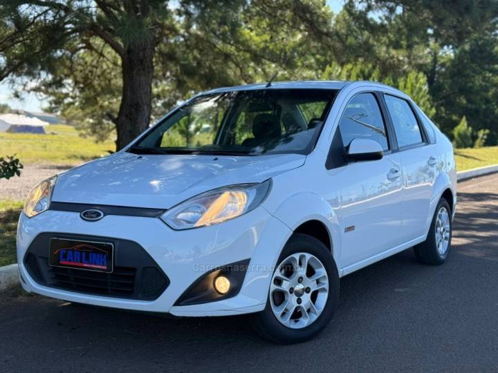FORD - FIESTA - 2012/2013 - Branca - R$ 36.900,00
