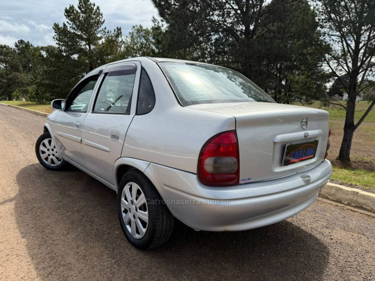 CHEVROLET - CORSA - 2004/2004 - Prata - R$ 19.900,00